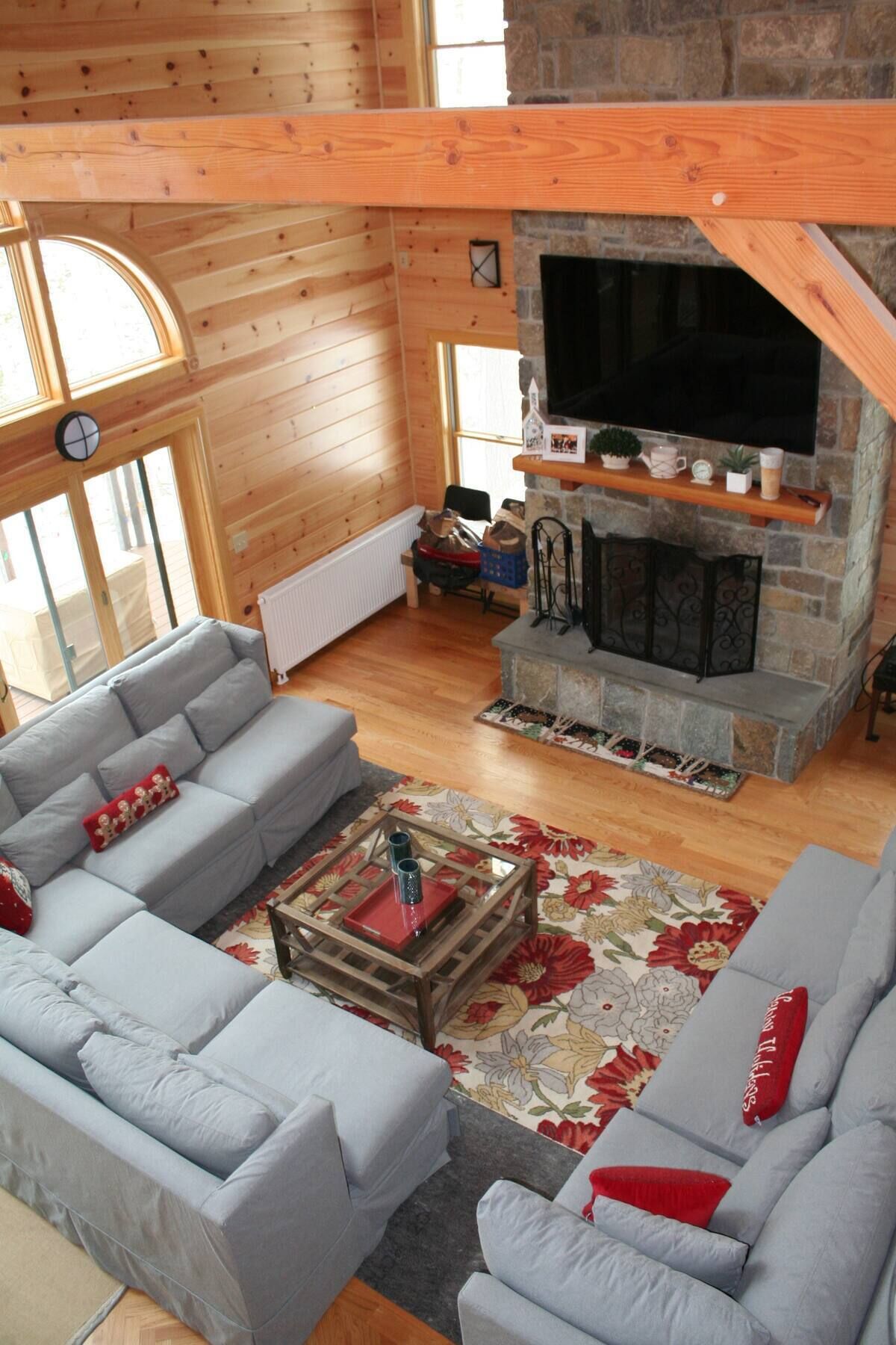 Beautiful Home on Crystal Lake; Perfect for Families & Groups