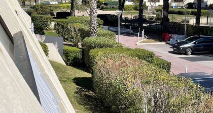 Air-conditioned studio for 4 with pool and parking in Port Camargue