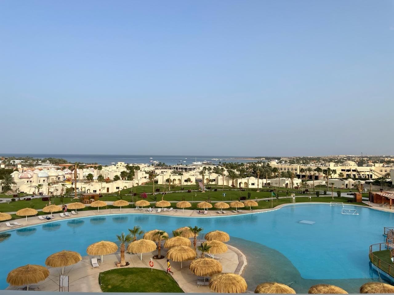 Een gratis minibar, een bureau, gratis babybedden, gratis extra bedden