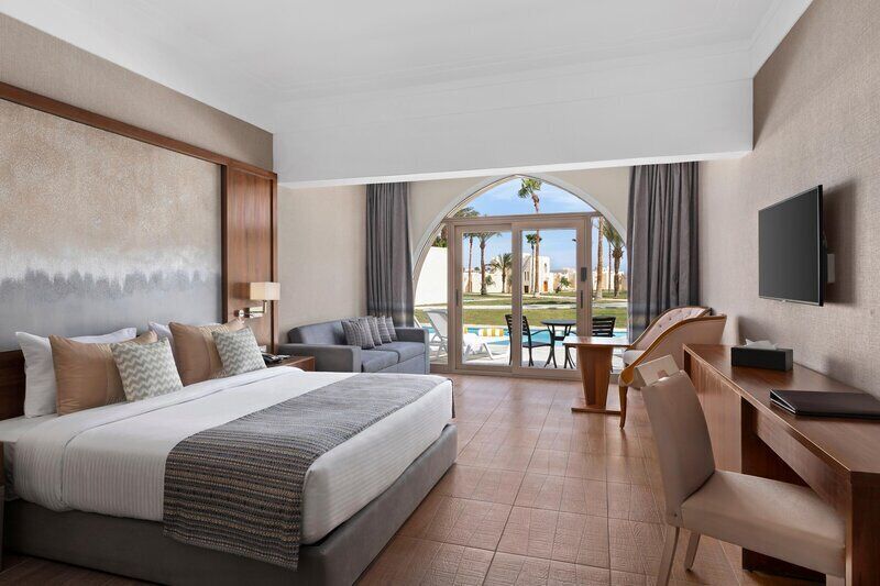 Dune Family Swim up Room - Egyptians and Residents Only | Hypo-allergenic bedding available, minibar (free items), desk