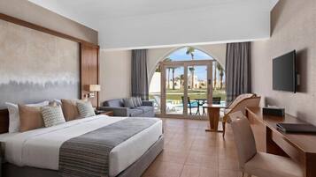 Dune Family Swim up Room - Egyptians and Residents Only | Hypo-allergenic bedding available, minibar (free items), desk