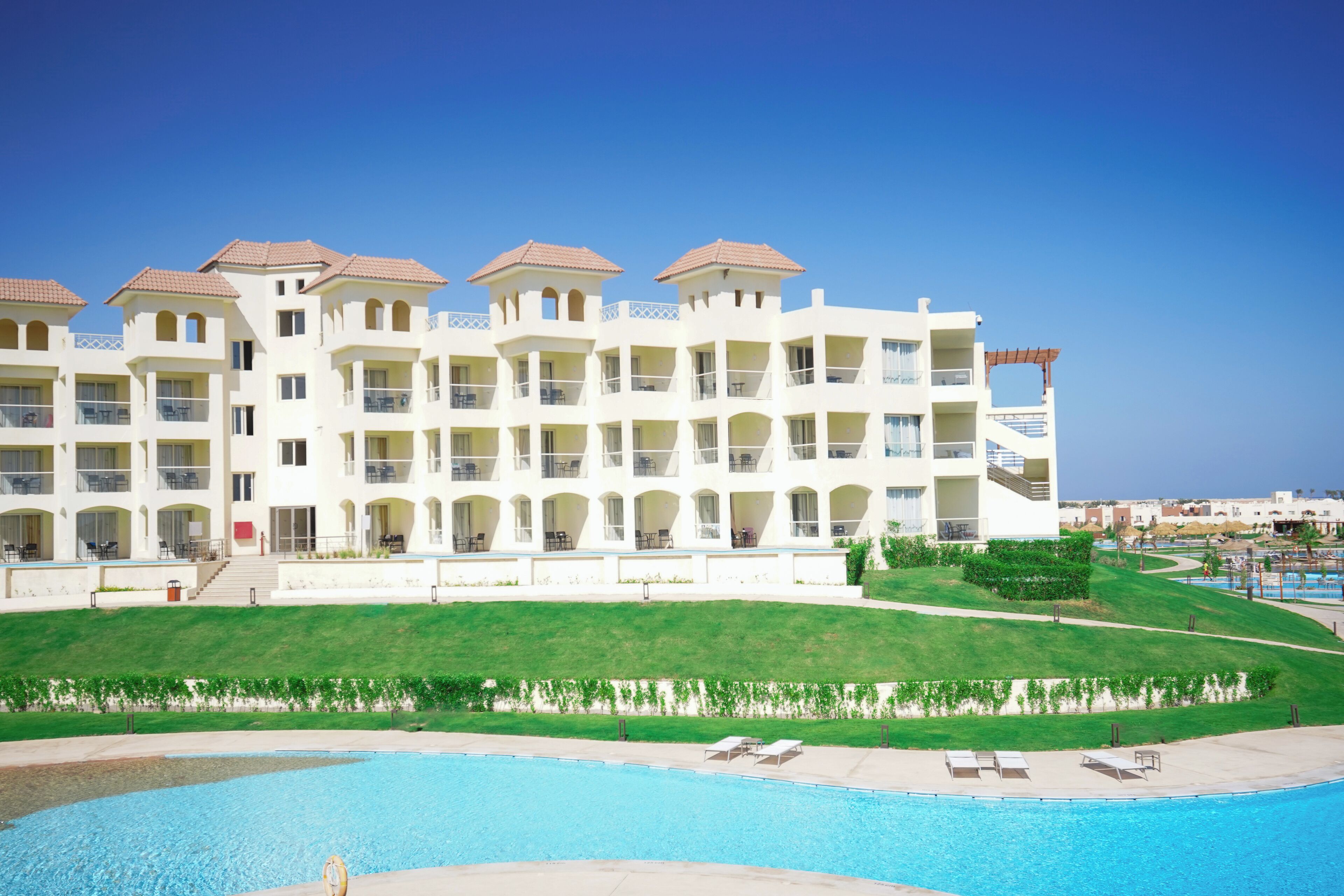 Main Building Superior Swim Up Room | Free minibar, desk, free cots/infant beds, free rollaway beds