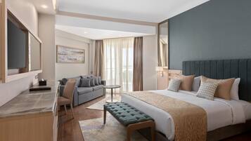 Minibar con artículos gratuitos, escritorio y cunas gratuitas