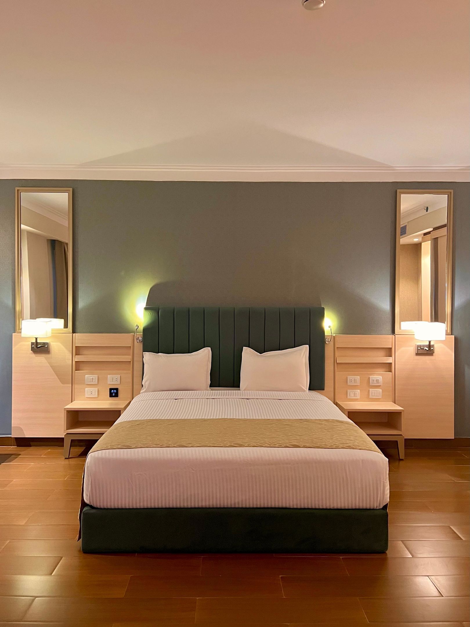 Main Building Family Room Garden View | Free minibar, desk, free cribs/infant beds, free rollaway beds