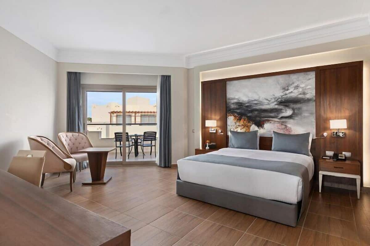 Hypo-allergenic bedding, free minibar, desk, free rollaway beds