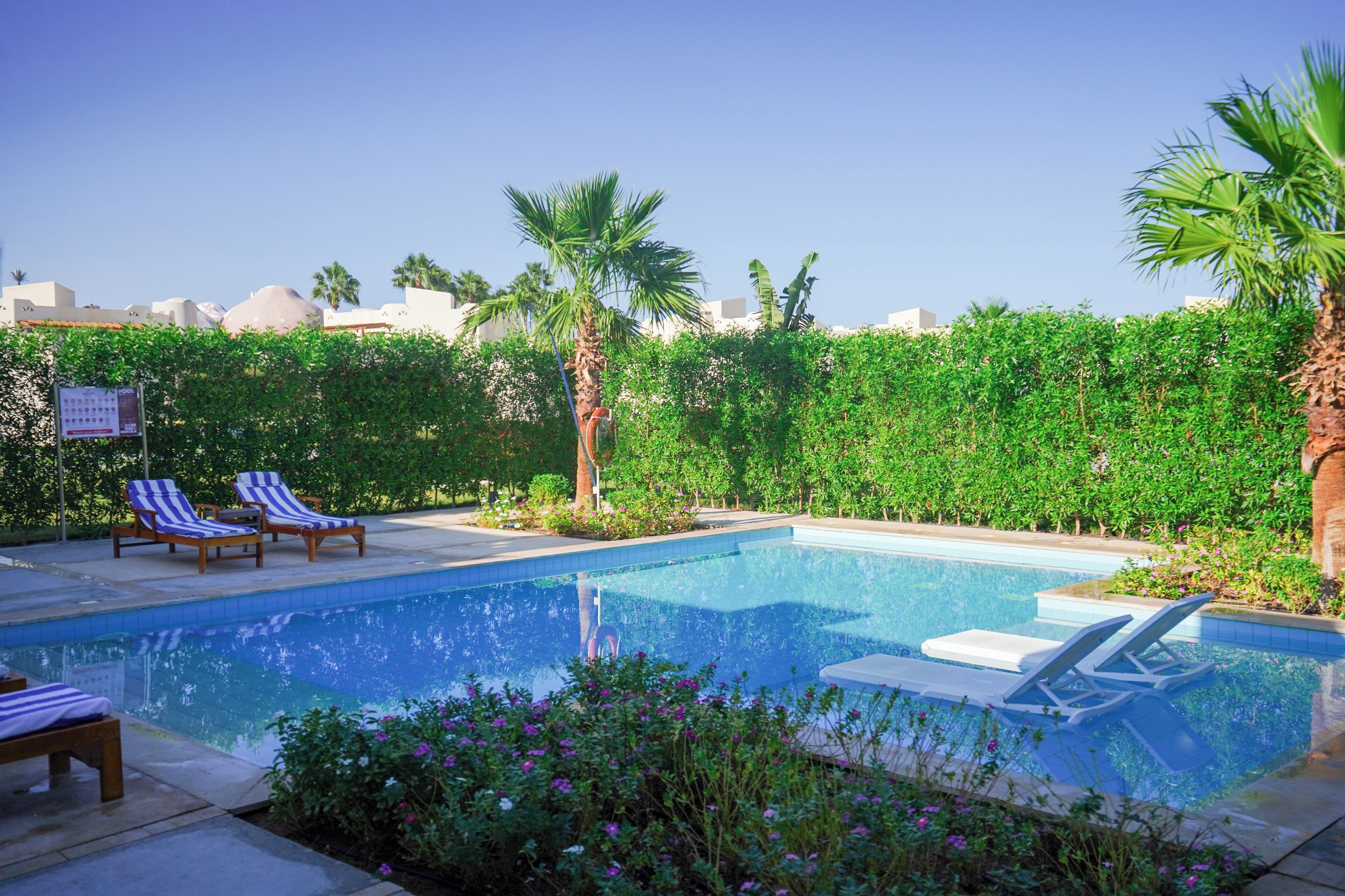 Een gratis minibar, een bureau, gratis babybedden, gratis extra bedden