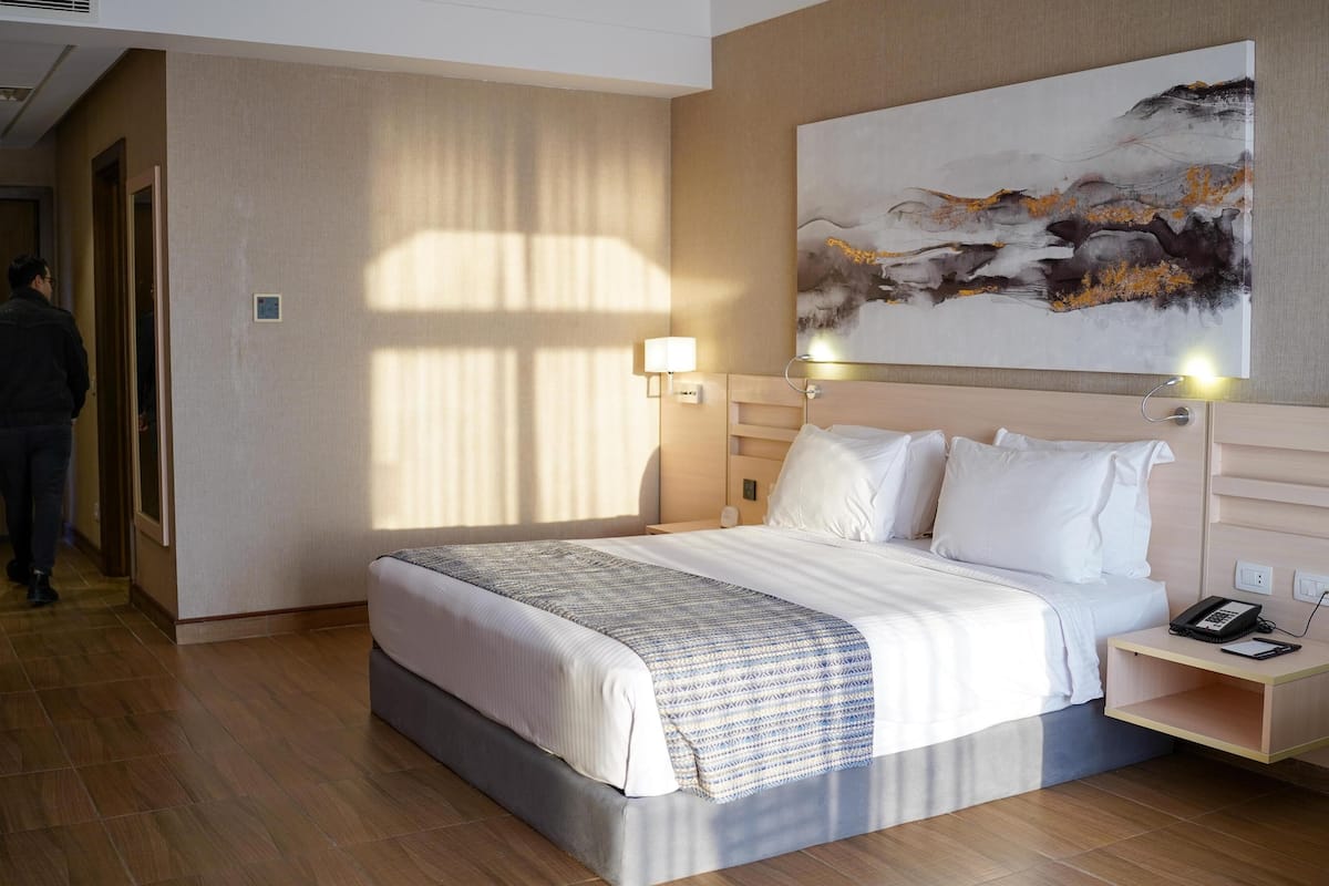 1 kamar tidur, minibar gratis, meja kerja, dan tempat tidur bayi gratis