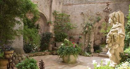 MarcheAmore - Palazzo Vinci Gigliucci - Noble Apartments In City Center