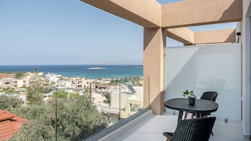 Luxury Studio Suite, Sea View | Terrace/patio
