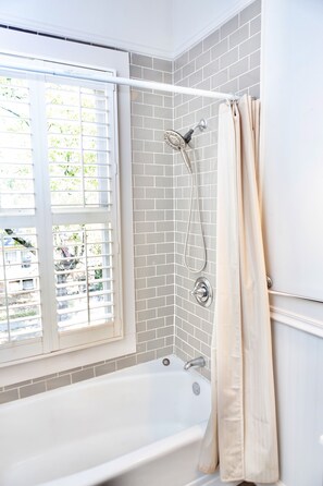 Combined shower/tub, hair dryer, towels, soap