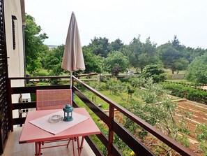 Outdoor dining - Charming studio for 2 people in a quiet area (Starigrad)