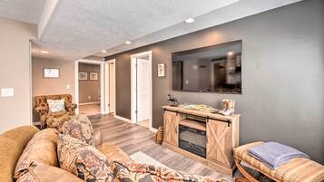 Flat-screen TV, fireplace