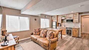 Flat-screen TV, fireplace