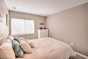 2 chambres, fer et planche à repasser, Internet gratuit, draps fournis