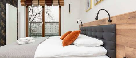 2 bedrooms, desk, iron/ironing board, WiFi