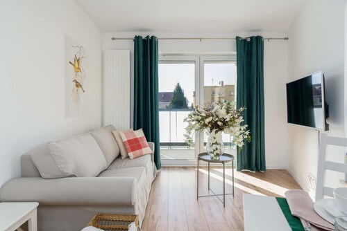 Modern Apartment with Balcony | Parking in Garage