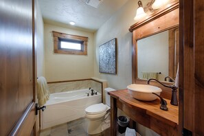 Bathroom - Timbercrest Downtown Lakeview Condo North by Casago - Donerightmanagement (McCall)