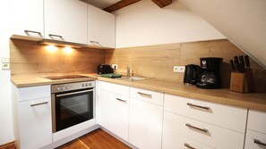 Fridge, oven, stovetop, dishwasher