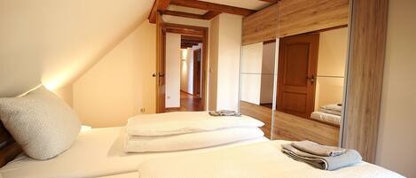 3 bedrooms, free WiFi, bed sheets