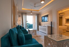 Suite Présidentielle, 1 très grand lit, vue mer (1BHK) | Coin séjour | Télévision LED