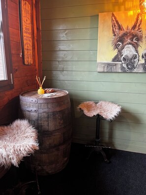Interior - Private Quiet Cabin, overlooking Paddocks Vineyards and Pine Forest (East Sussex)