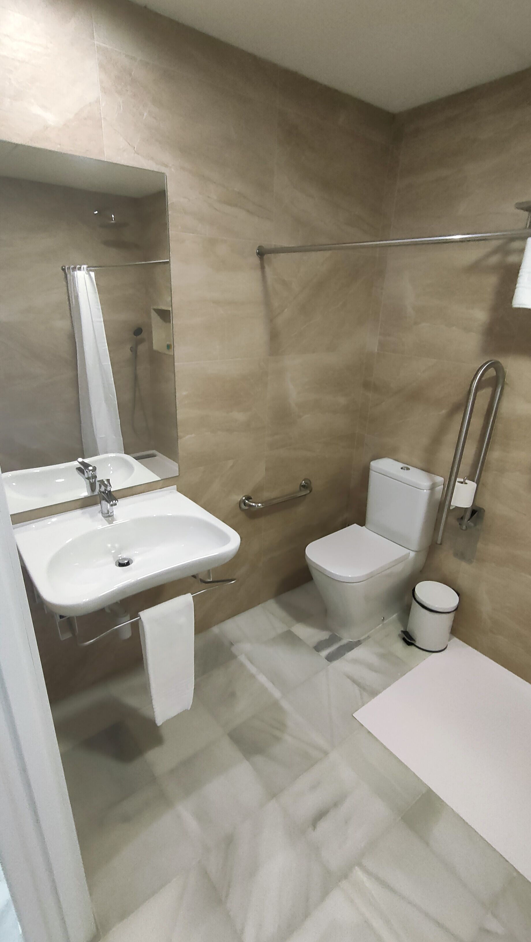 basic double room single use | bathroom | shower, rainfall showerhead, free toiletries, hair dryer