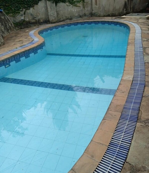 Outdoor pool - StayPlus Prestigious Kileleshwa Apatment (Nairobi)