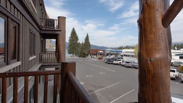 Condo, 3 Bedrooms | Balkoni