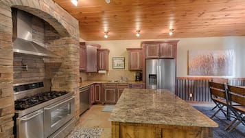 Condo, 3 Bedrooms | Dapur peribadi