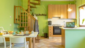 Unclassified image, 5 of 49, button - Home with garden for your family and pets (Toscolano Maderno)