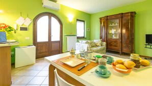 Unclassified image, 3 of 49, button - Home with garden for your family and pets (Toscolano Maderno)