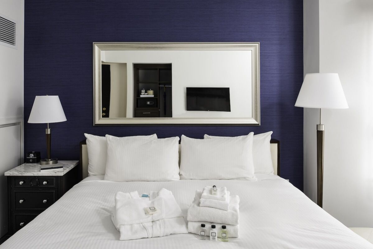 Enjoy Panoramic Views Of This Bustling City! Minutes to National Gallery of Art!