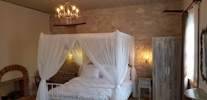 1 chambre, décoration personnalisée, rideaux occultants