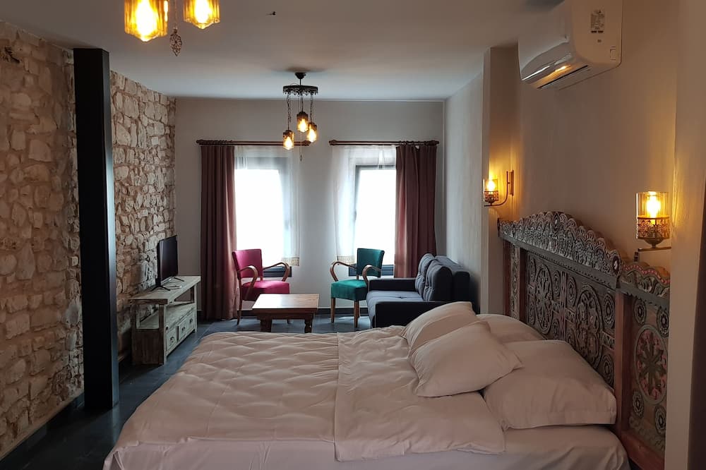 CHAKRA SUITES URLA