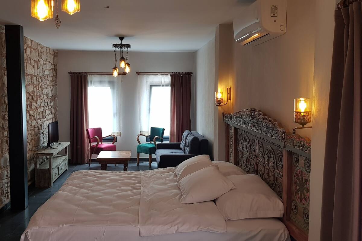 1 bedroom, individually decorated, blackout drapes, soundproofing
