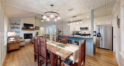 Gettysburg · Modern Farmhouse Getaway in Town! NEW beds! (King)