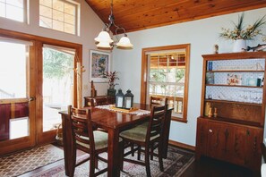Dining - Turner Lane Cabin by Casago Mccall - Donerightmanagement (McCall)