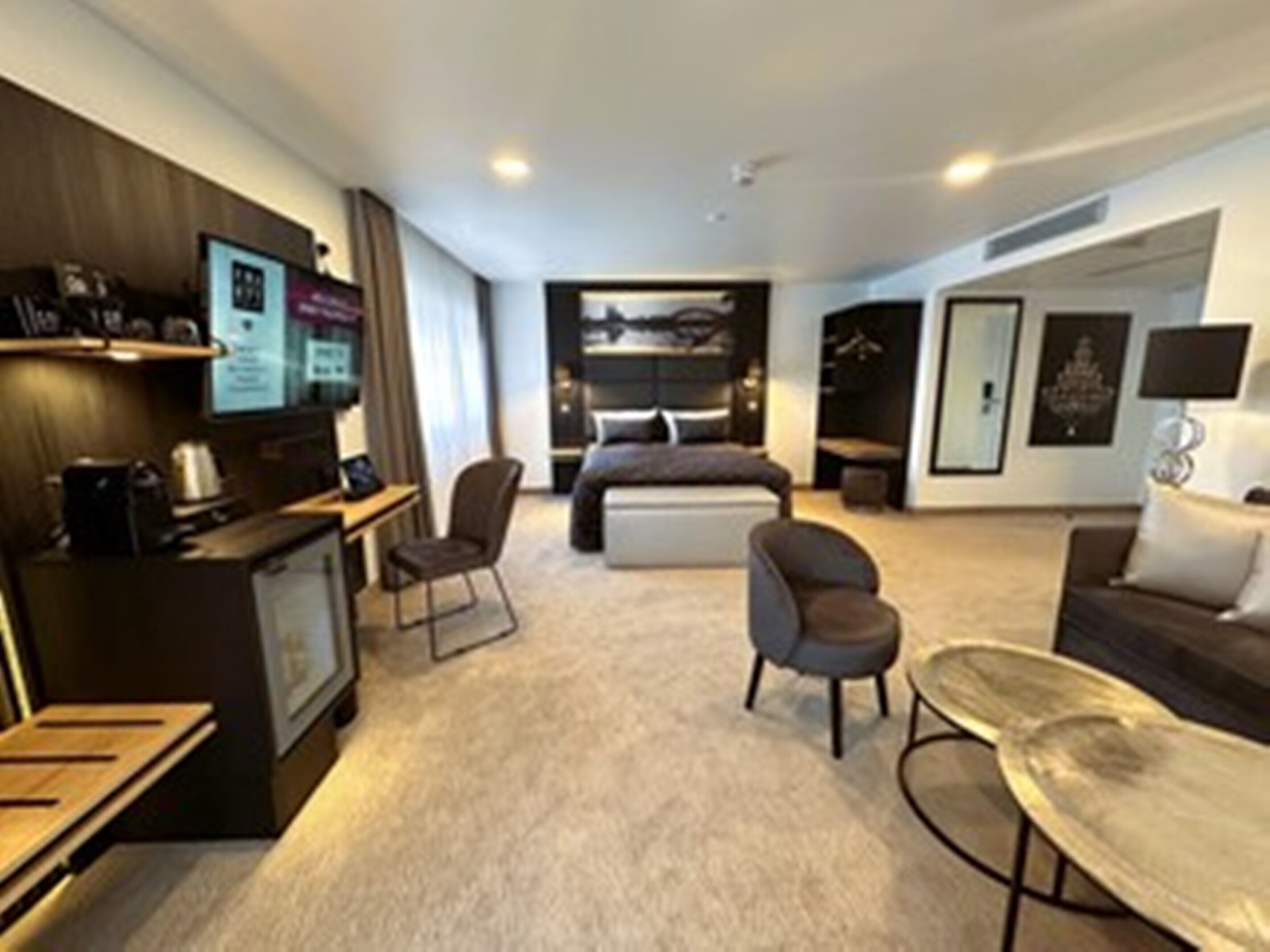 Panorama Suite mit Rhein Blick | Premium bedding, in-room safe, individually decorated, desk