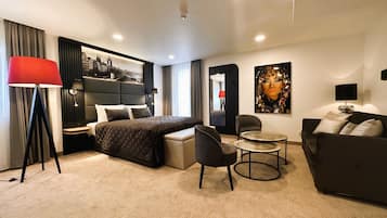 Junior Studio Suite | Premium bedding, in-room safe, individually decorated, desk