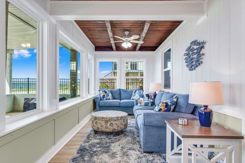 7 BR Bayfront, Pet Friendly Ground Level with Private Dock