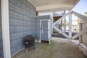Terrace/patio - Experience coastal bliss at Blue Pelican, a 4-bedroom retreat in Holden Beach! (Holden Beach)
