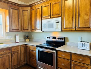 Fridge, coffee/tea maker