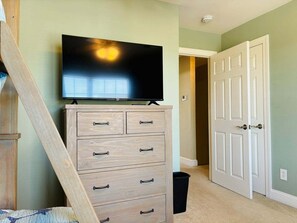 4 bedrooms, bed sheets - Experience coastal bliss at Blue Pelican, a 4-bedroom retreat in Holden Beach! (Holden Beach)