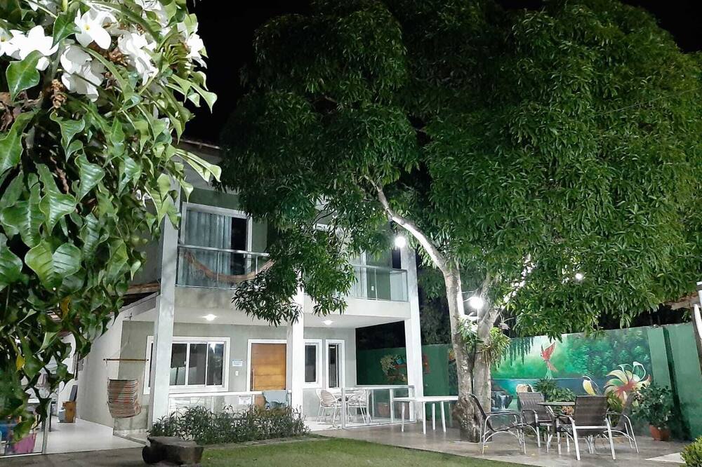 Four bedrooms, swimming pool, wifi