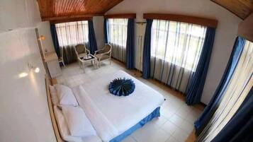 Deluxe Double Room | Laptop workspace, free WiFi
