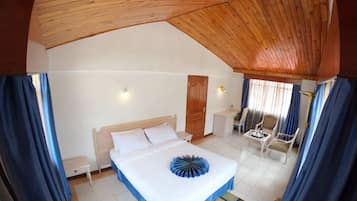 Habitación superior | Espacio para trabajar con un portátil y wifi gratis