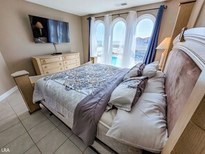 2 bedrooms, Internet, bed sheets - 411-B Villa Capriani: Ocean Views & Beach Bliss! (North Topsail Beach)