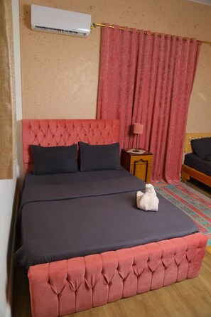 Standard Triple Room, 1 Bedroom, Non Smoking, Ensuite | Egyptian cotton sheets, premium bedding, pillowtop beds - Castle Hotel (Cairo)