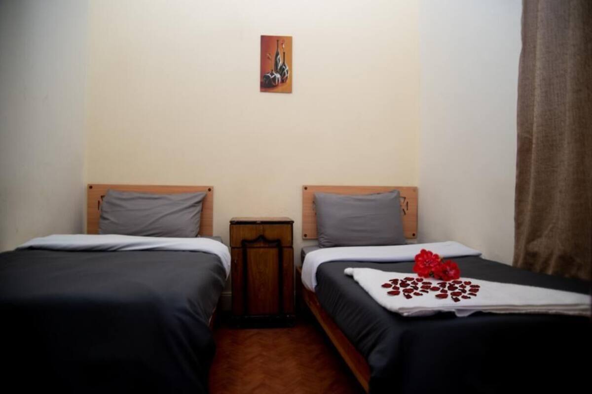 Standard Single Room, 1 Bedroom, Non Smoking, Shared Bathroom | Egyptian cotton sheets, premium bedding, pillowtop beds, blackout drapes