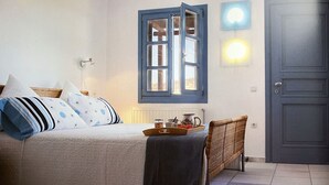Unclassified image, 3 of 21, button - Cycladic House near the sea (Naxos)